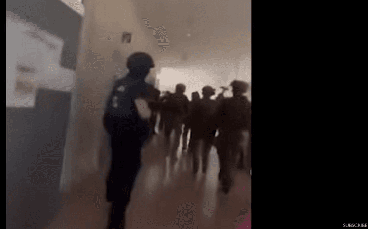 Dwa dni po tragedii w Austrii w Polsce ABW zatrzymuje trzech 19-latków planujących atak typu „aktywny zabójca” inspirując się m.in. Breivikiem. Tragedia w Austrii przypomina o nieszczęściu naszych czasów jakim jest cywilizacyjna plaga zjawiska określanego w terminologii amerykańskich służby jako „active shooter”.